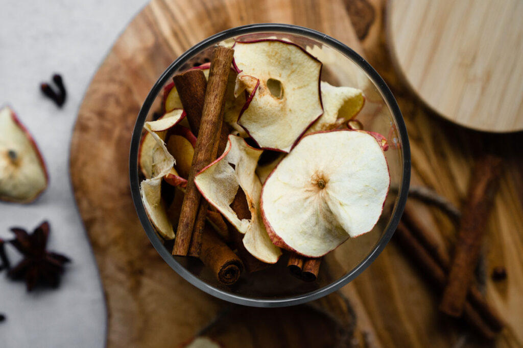 Apple-cinnamon-stovetop-potpourri-HK-7